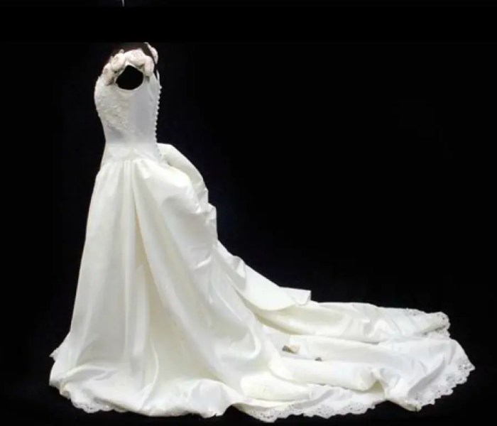 Whitney houston wedding dress