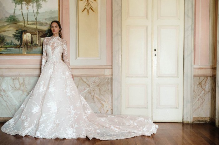 Monique lhuillier wedding dress cost