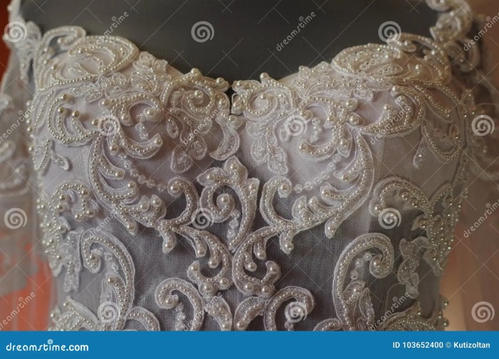 A line lace wedding dress