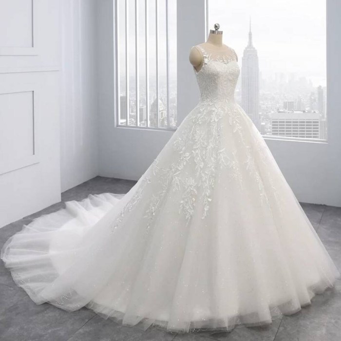 A line lace wedding dress