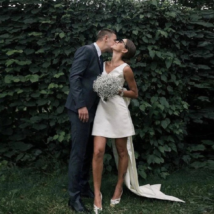 Wedding dress with bow on back